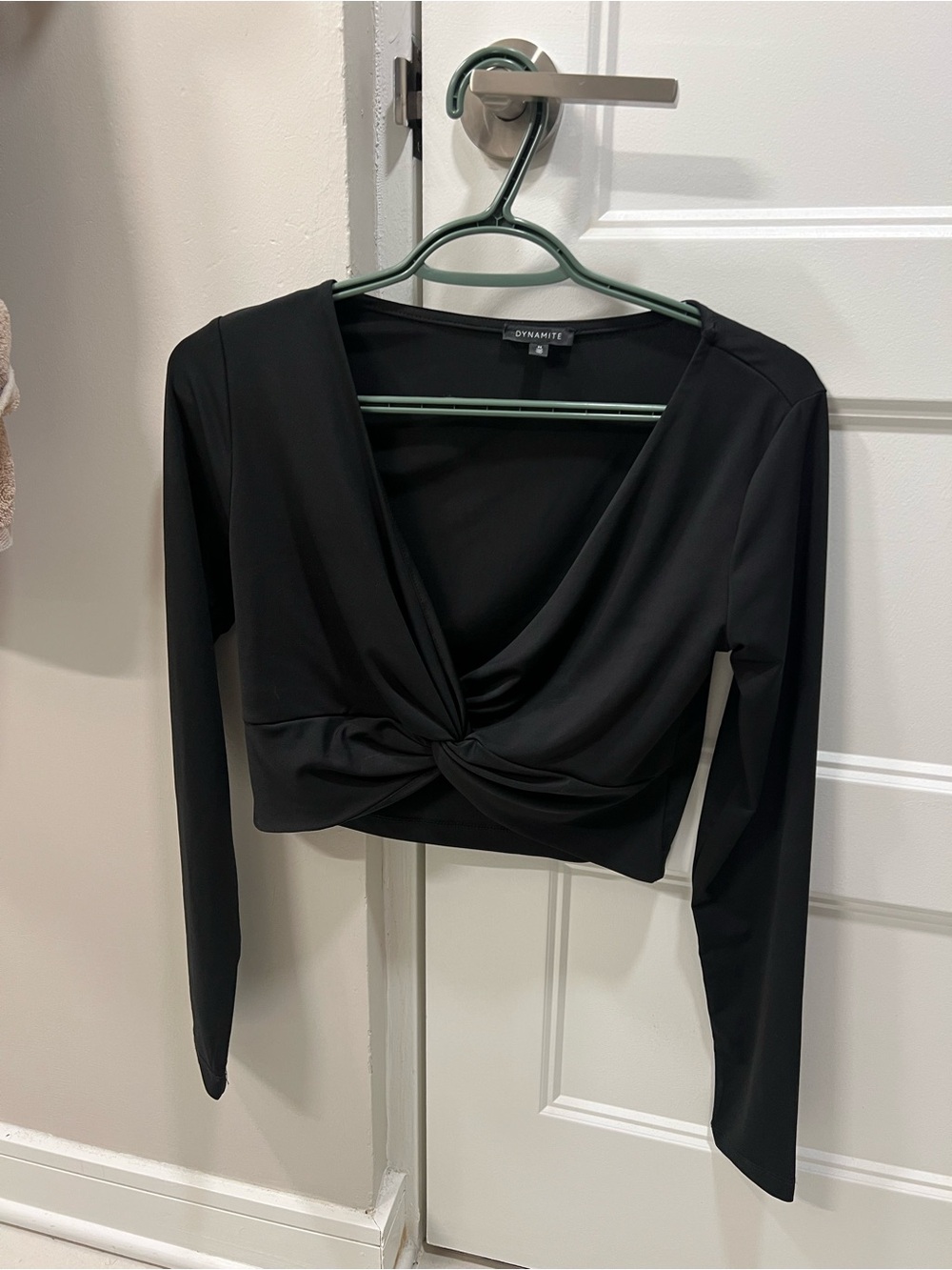 Dynamite Black Twist-Front Long Sleeve Crop Top